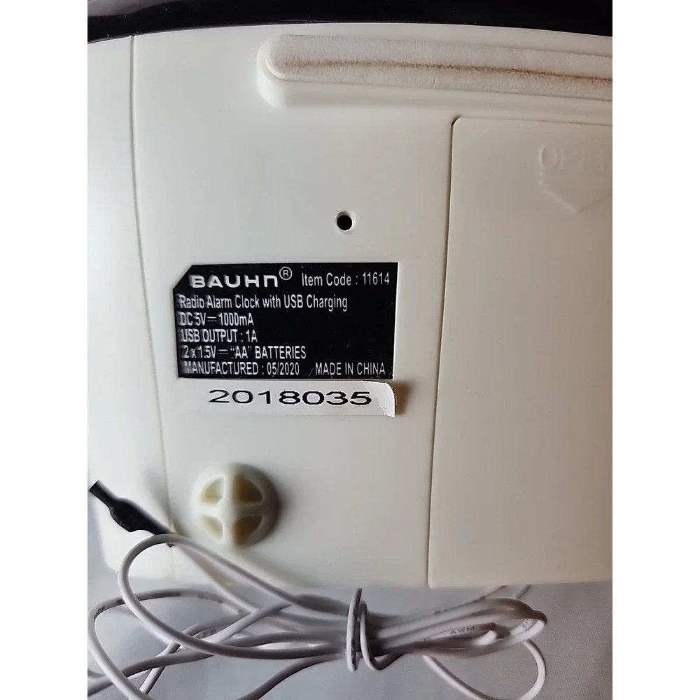 Bauhn AM/FM Radio Alarm Clock +USB charging/AUX #11614 White Snooze/Dimmer/Nap